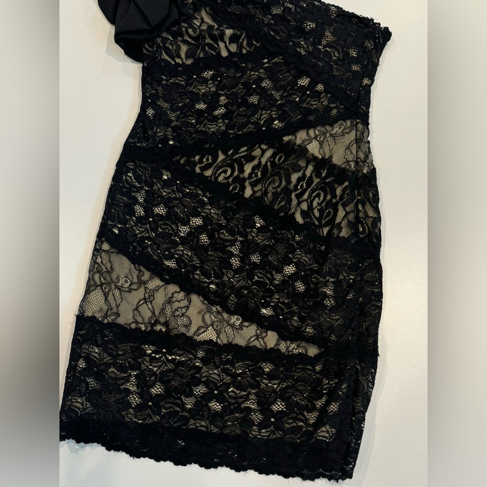 2/$20 Do & Be one-shoulder lace overlay dress in black and nude frilled puff - Picture 4 of 11